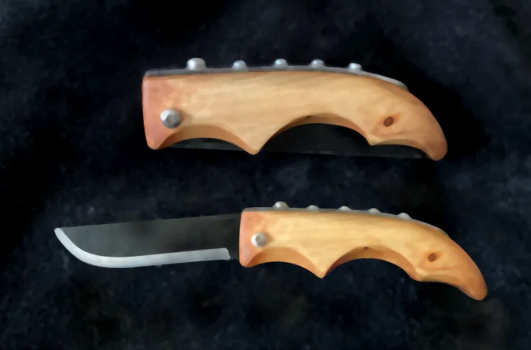 mes couteaux faits à la main dans mon atelier, les jours de pluie radioactive